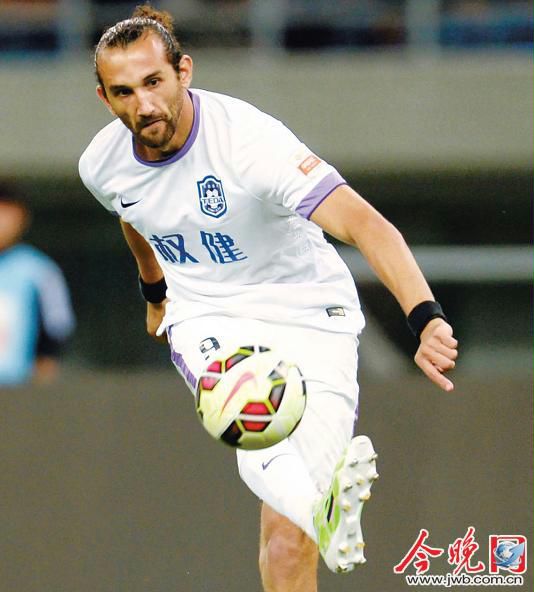 包含权健锋线激进，瞄准对手缺点，迎接新挑战的词条