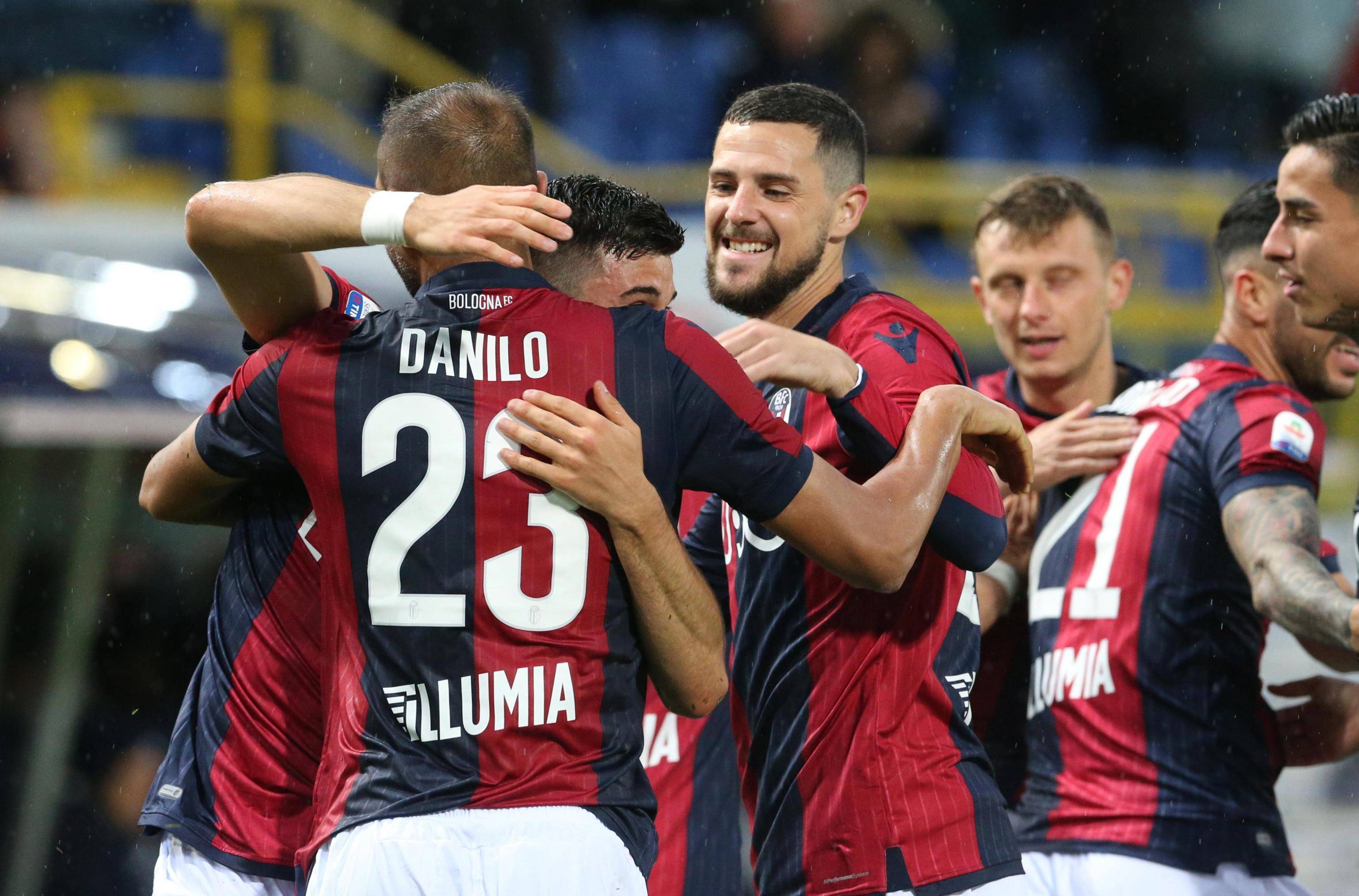 包含博洛尼亚球员状态起伏，教练组寻找最佳战术的词条