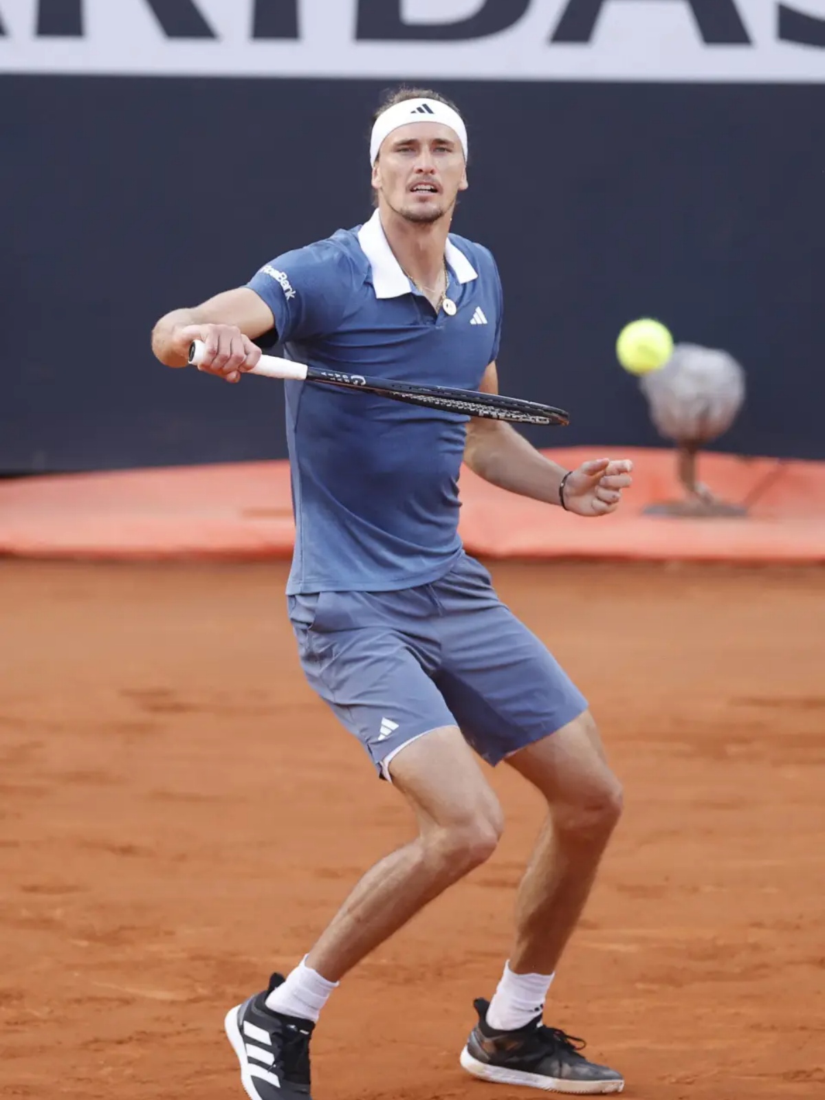 意大利网球队完胜世界网球队,兹维列夫关键制胜的简单介绍 意大利网球队完胜世界网球队,兹维列夫关键制胜的简单介绍