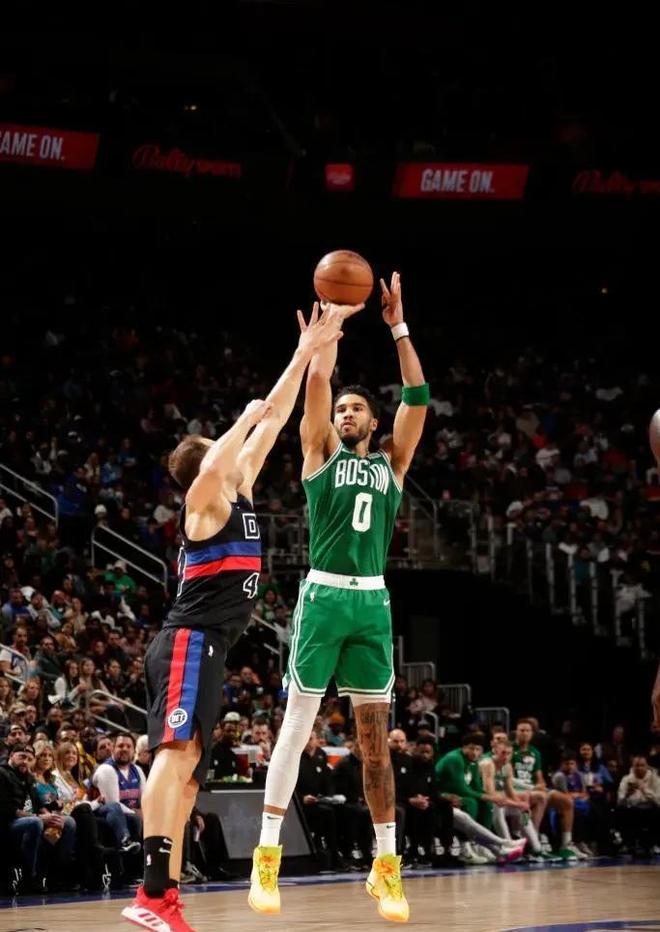 热火B队完胜国王,波尔津吉斯送出助攻 热火B队完胜国王,波尔津吉斯送出助攻