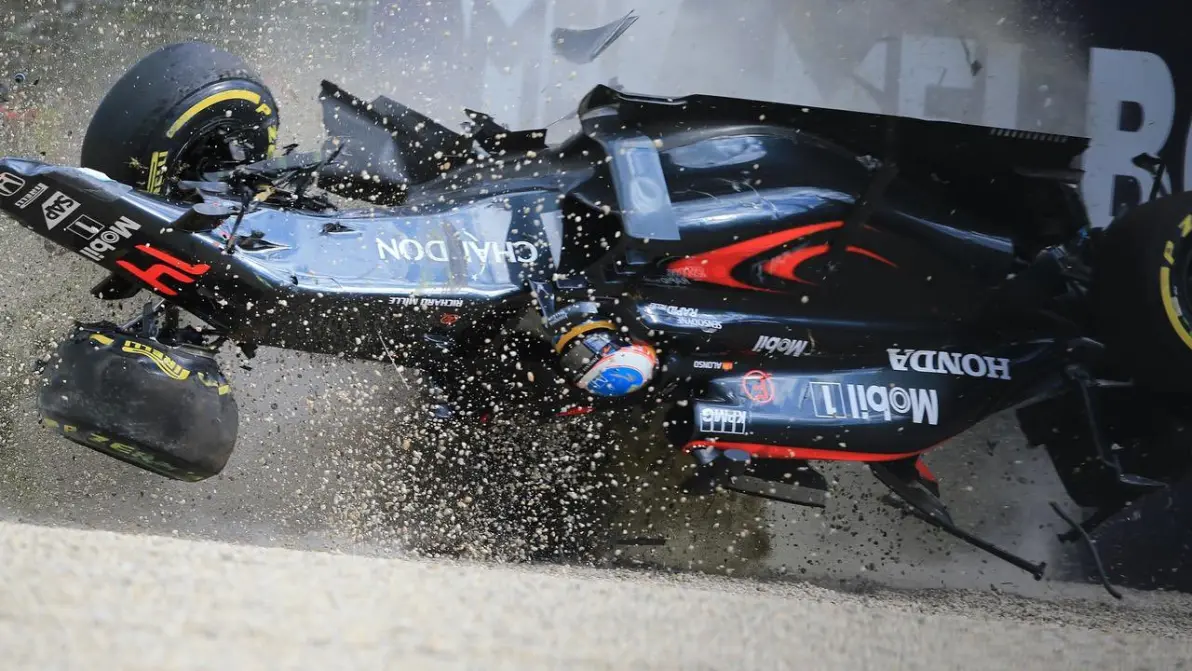 哈斯车队鏖战威廉姆斯，阿隆索关键制胜的简单介绍