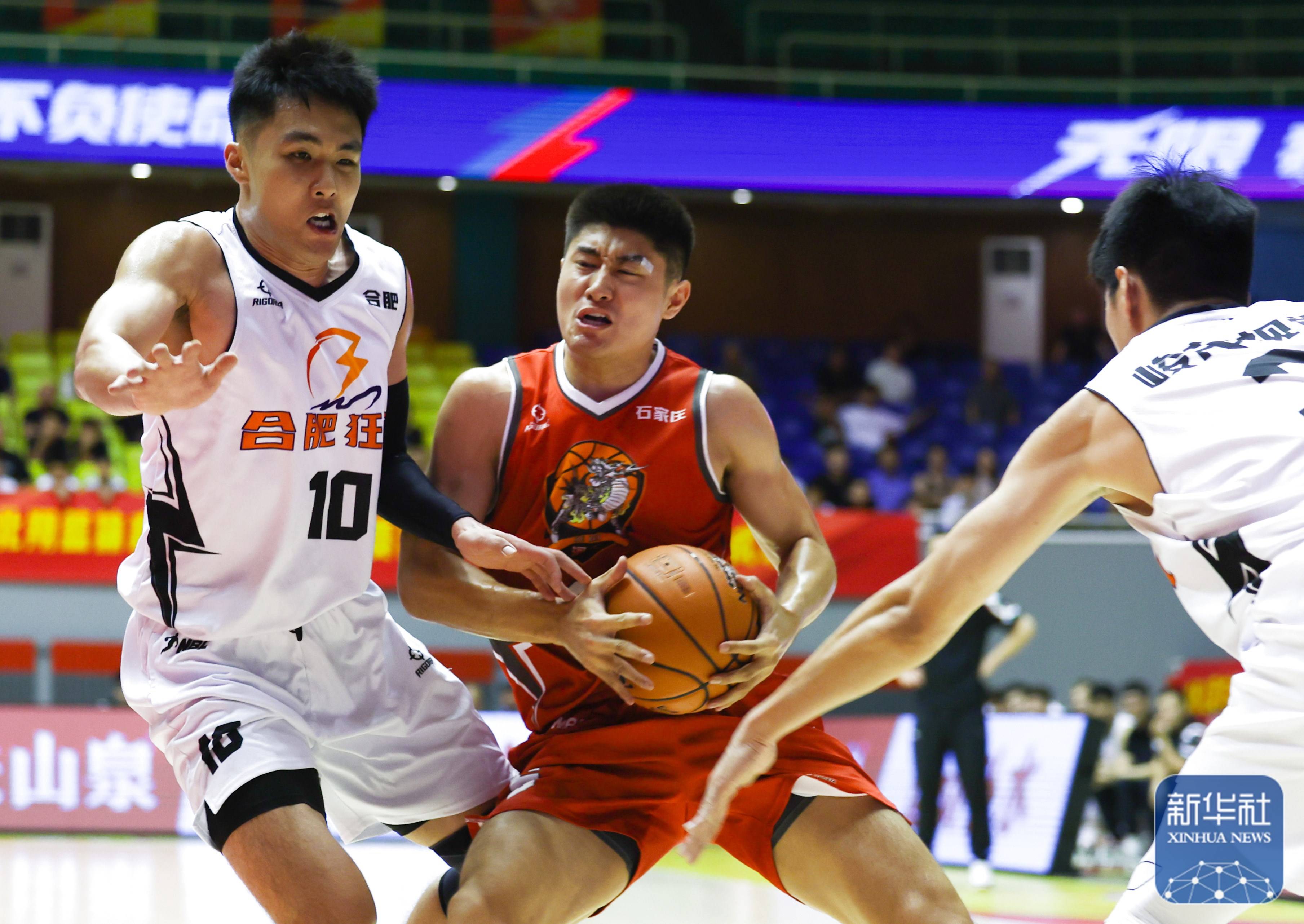 石家庄男篮不畏强队,追逐胜利 石家庄男篮不畏强队,追逐胜利