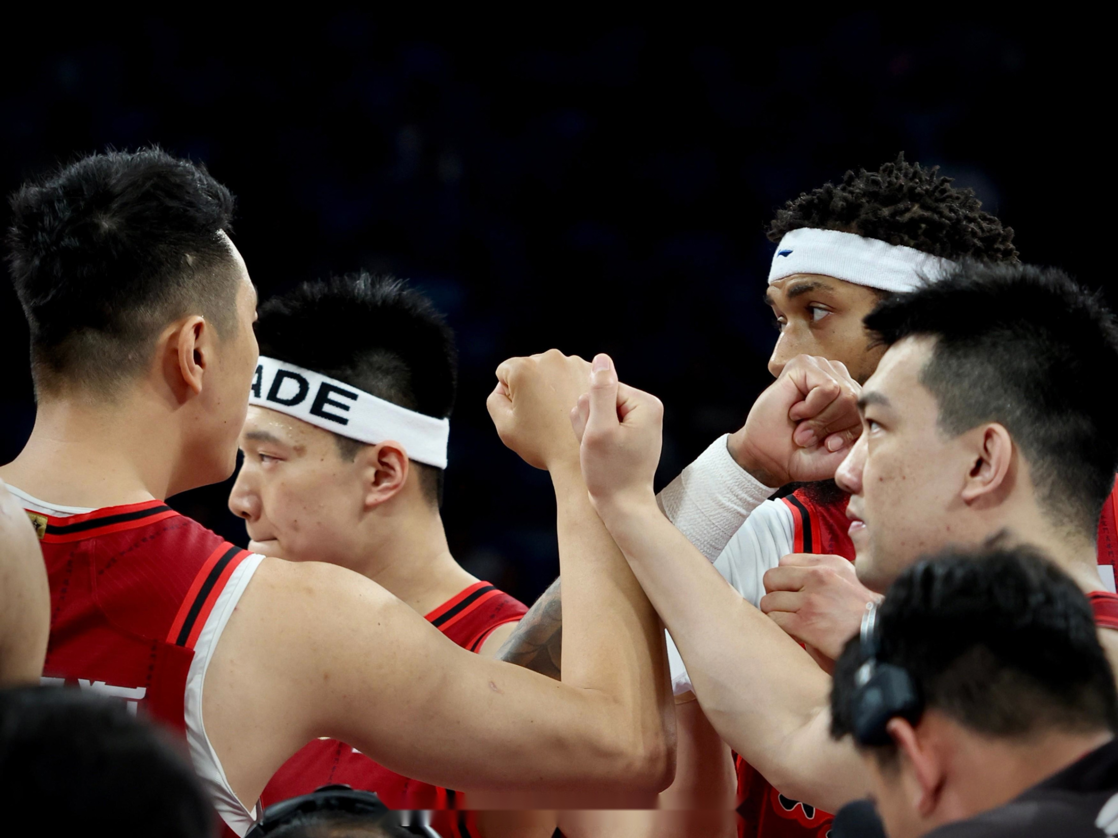 精彩绝伦的比赛，双方球队全力以赴，全场无缺憾