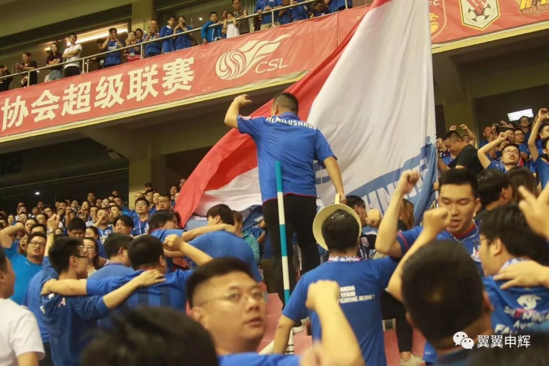 关于申花球迷神秘礼物激发球员斗志的信息