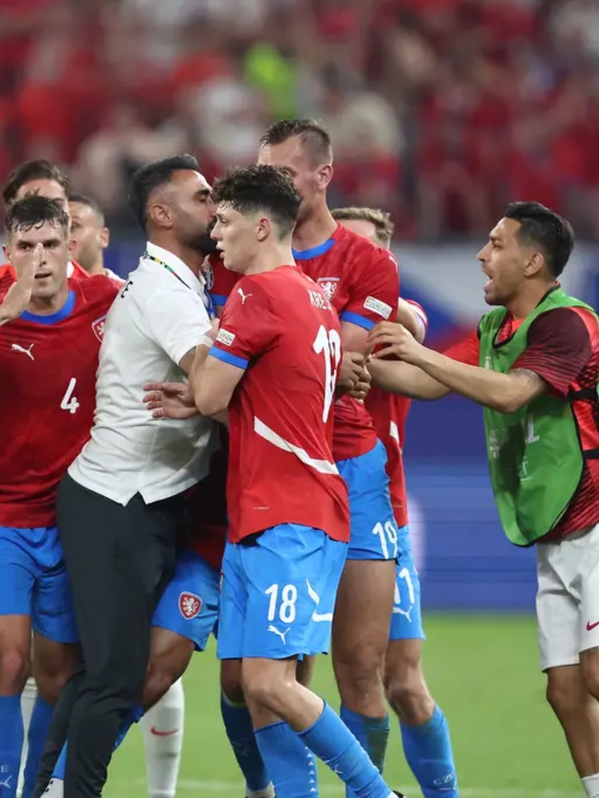 包含塞浦路斯在欧洲预选赛中战胜斯洛伐克的词条