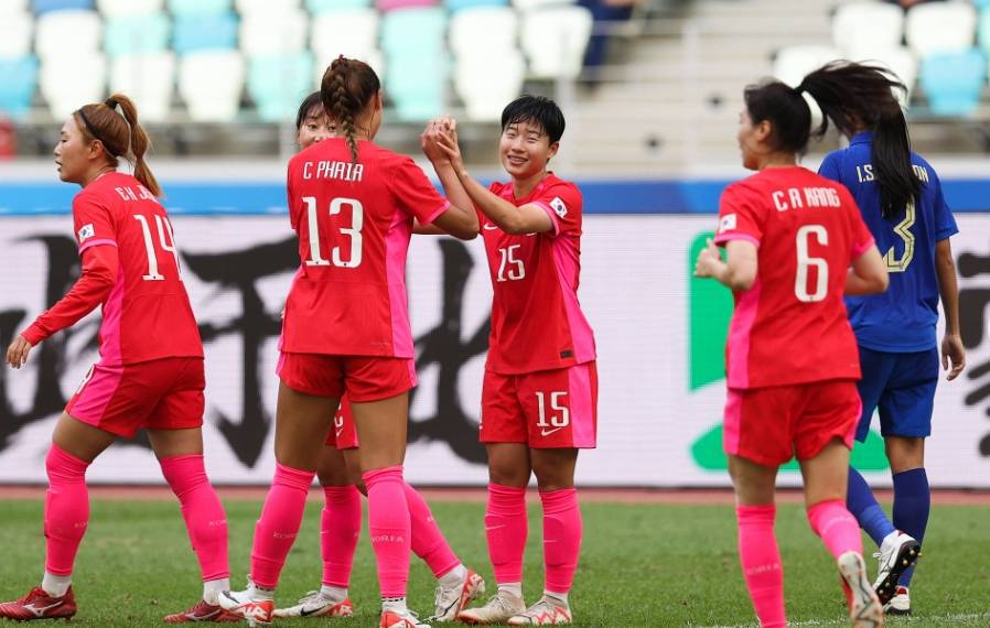 包含足球场上的较量:中国女足大战韩国队的词条 包含足球场上的较量:中国女足大战韩国队的词条