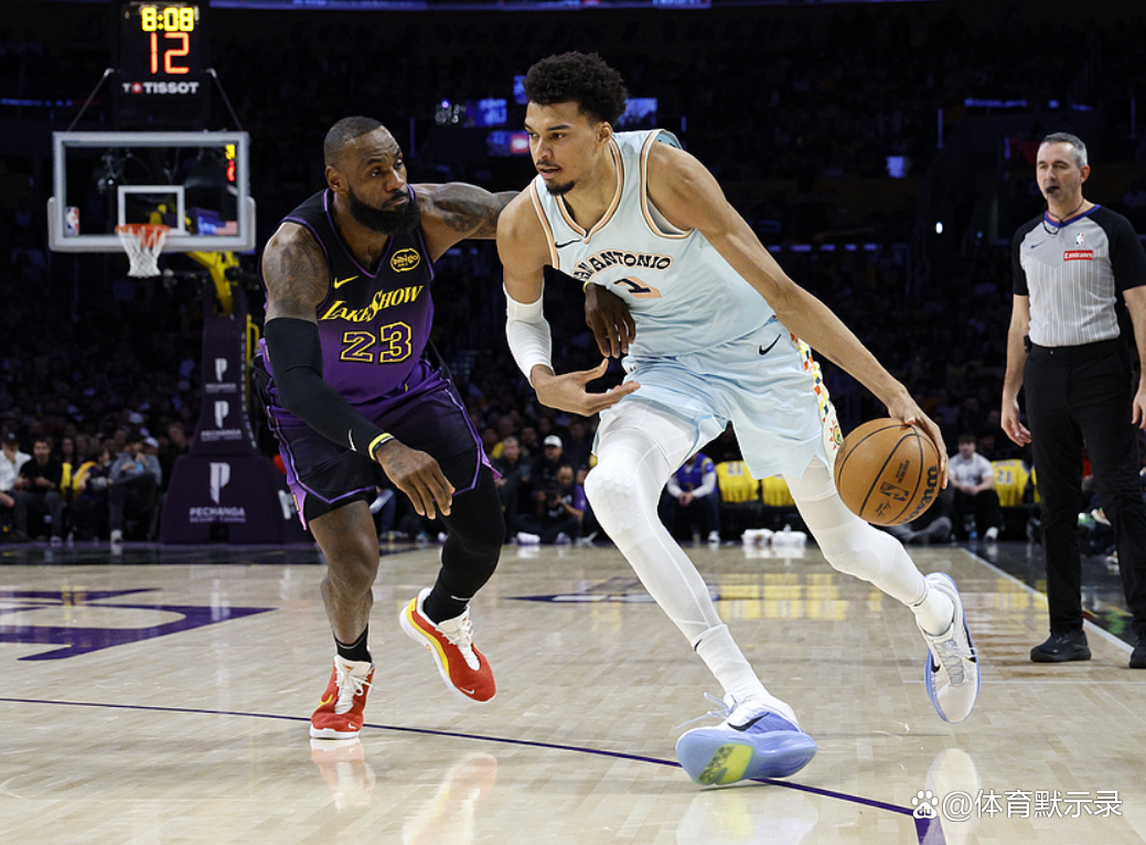 勇士队大胜马刺，豪取八连胜