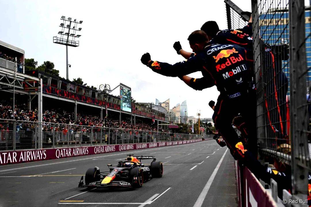 关于雷诺车队逆转威廉姆斯，维斯塔潘刷新纪录的信息