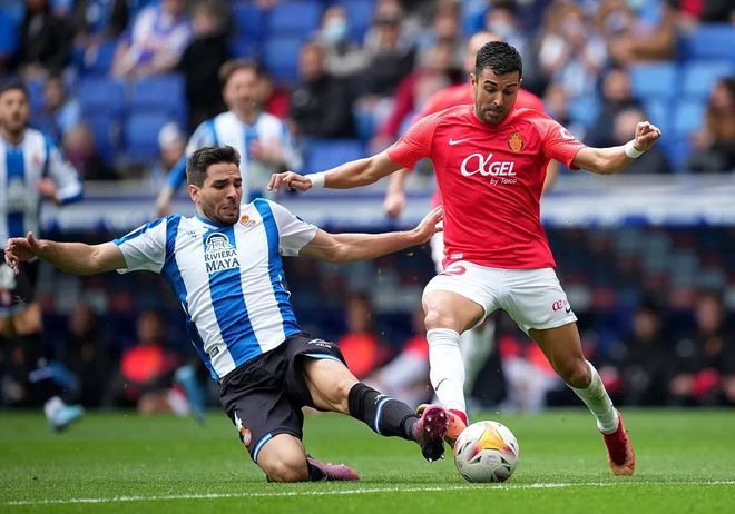 关于智利碾压里昂，库尔图瓦关键制胜的信息