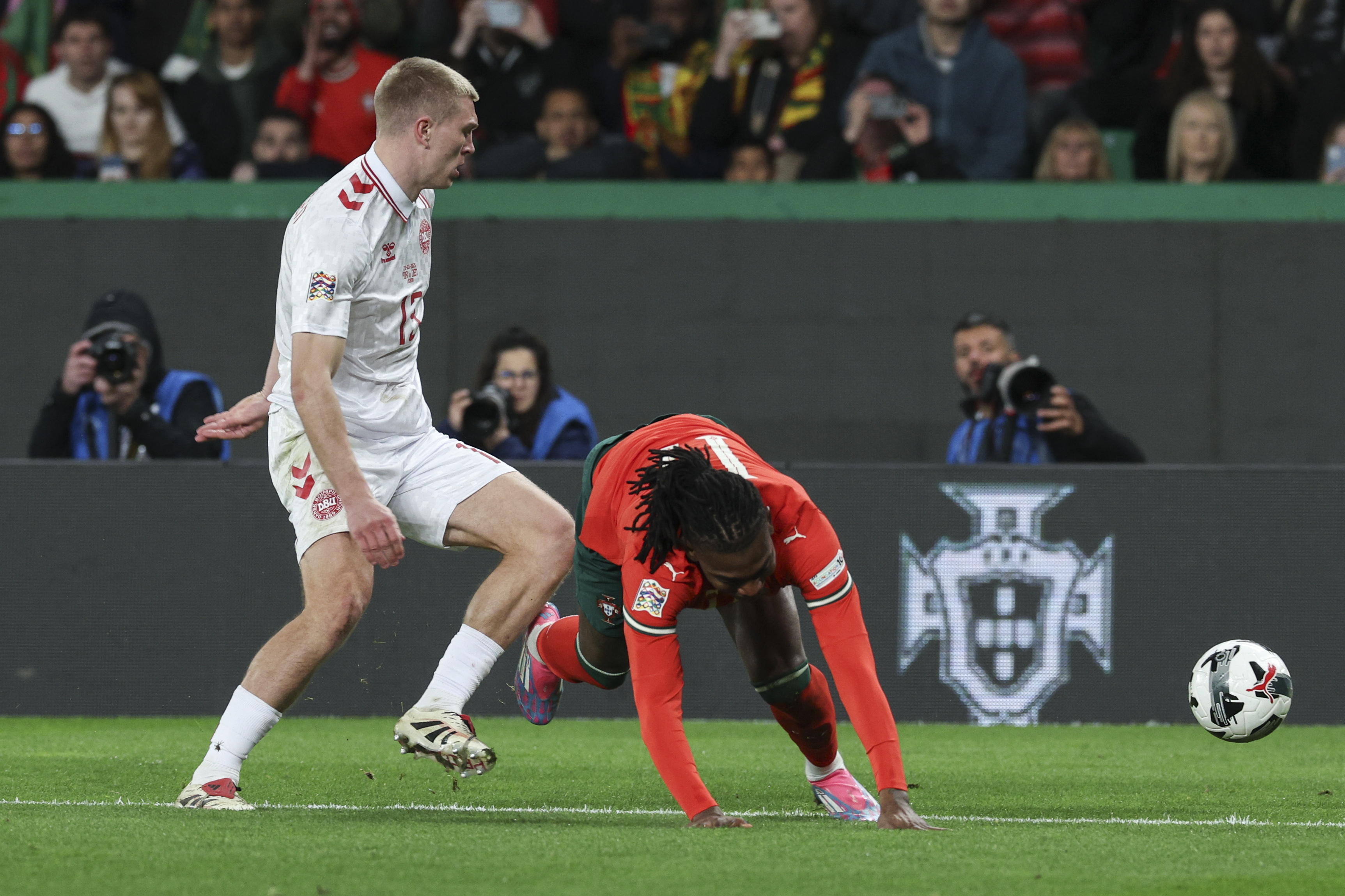 关于英格兰迎战葡萄牙，争夺欧国联半决赛席位的信息