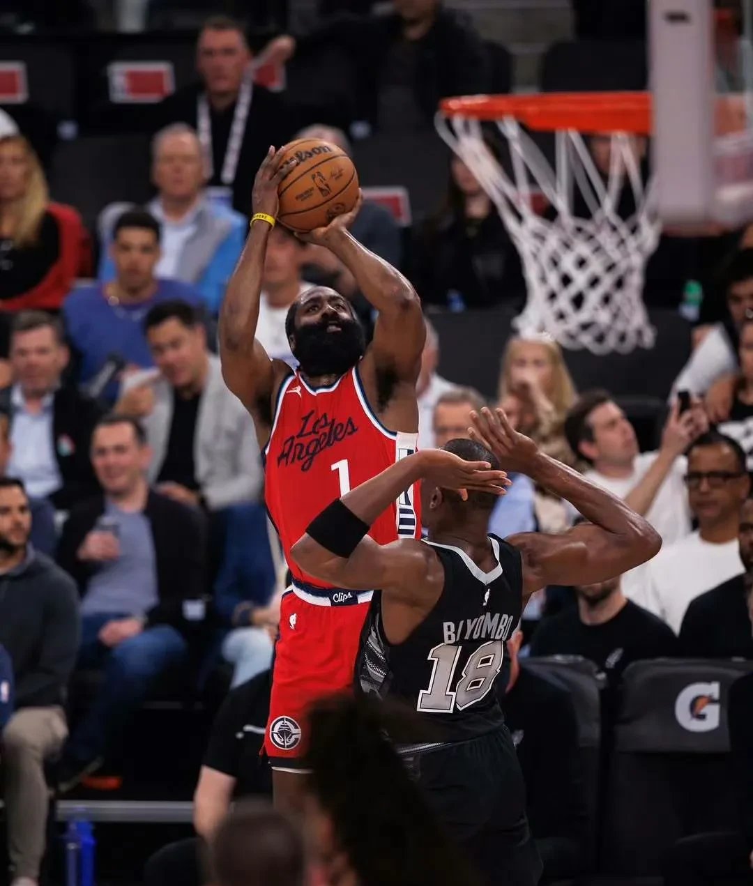 快船绝地反击雷霆，詹姆斯送出助攻