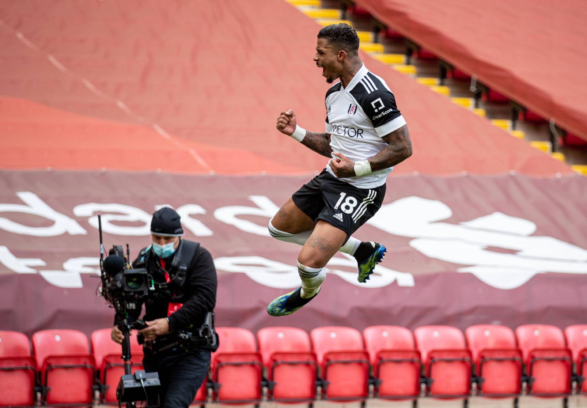 曼联在比赛中获胜，晋级下一轮