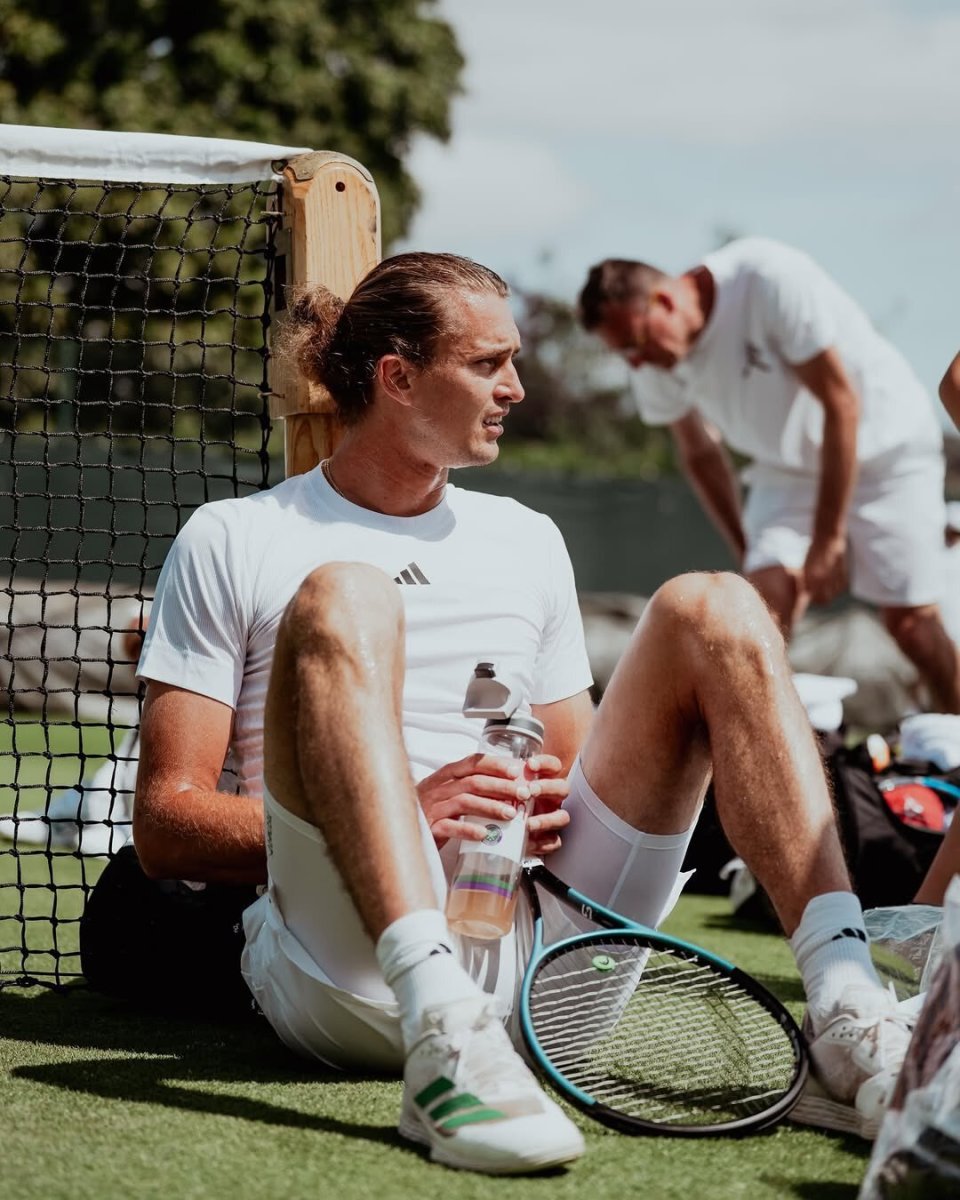 包含蒙特卡洛大师赛鏖战年终总决赛，兹维列夫高光表现的词条