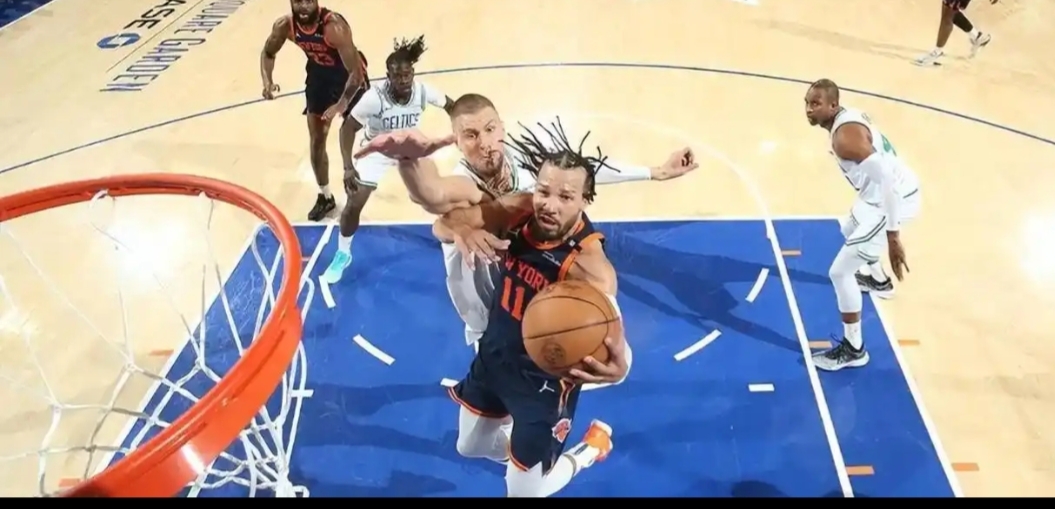 火箭险胜凯尔特人，布伦森惊艳四座