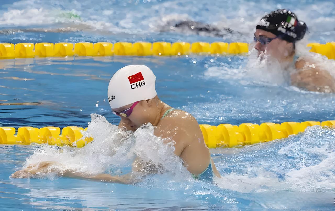 游泳女子蛙泳半决赛选手实力碾压对手