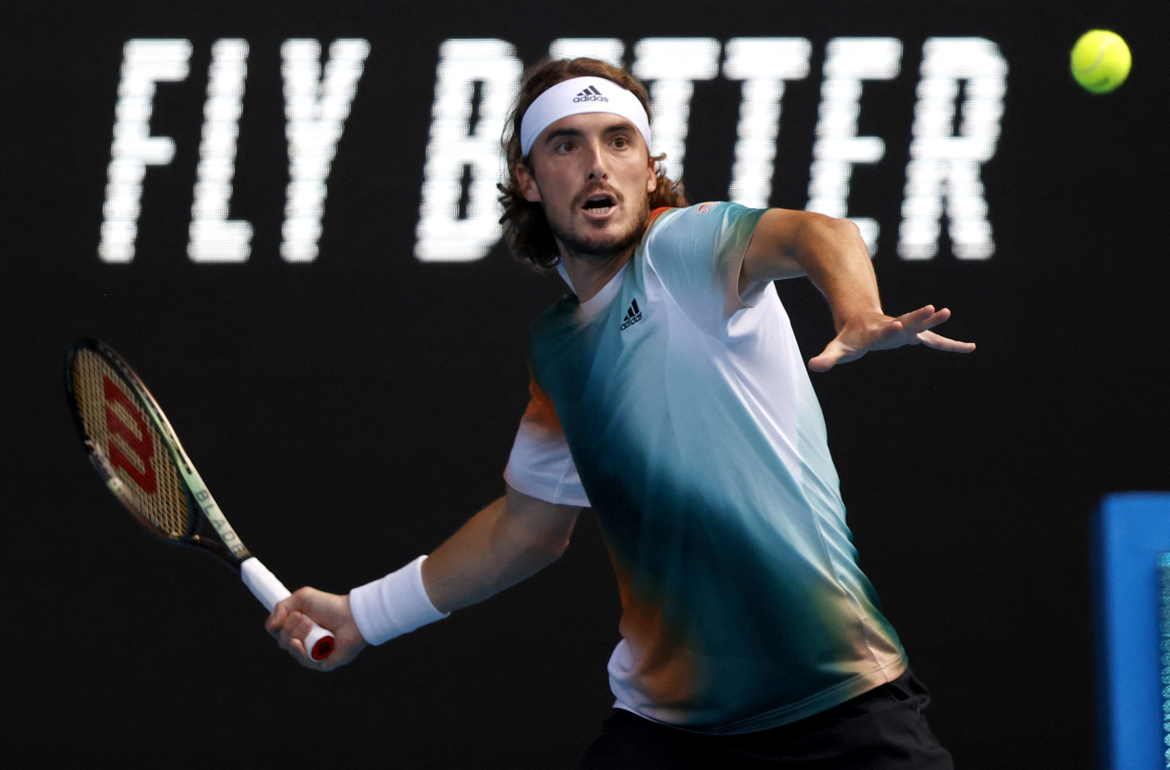 意大利网球队逆转法国网球队，西西帕斯制霸全场的简单介绍