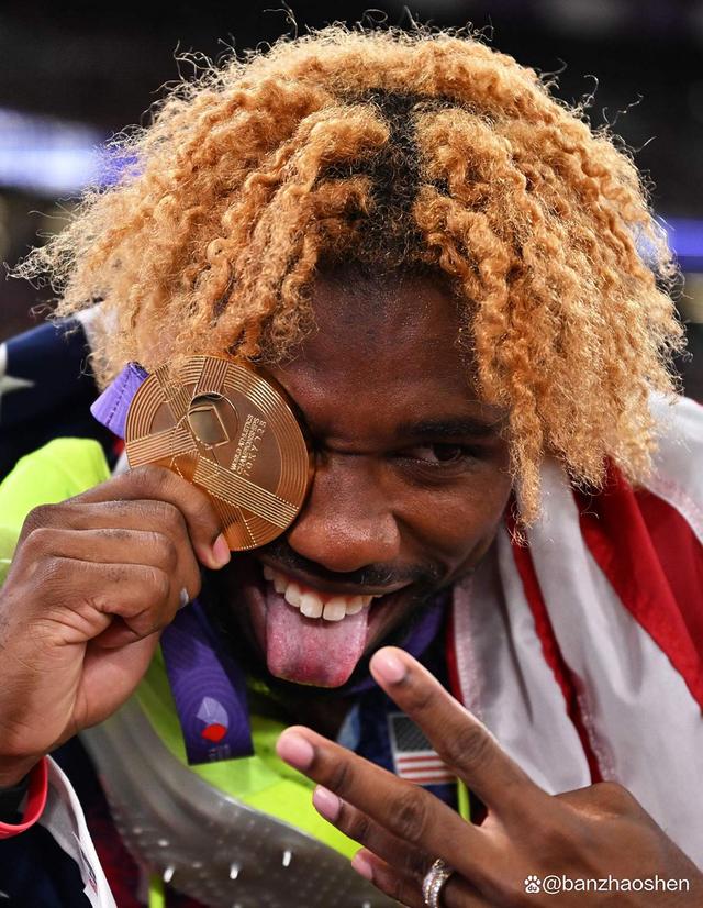 紧张刺激！运动员惊险一击赢得胜利