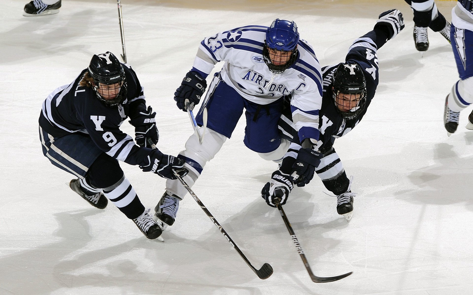 英超争冠之夜，卡塞米罗点燃赛场