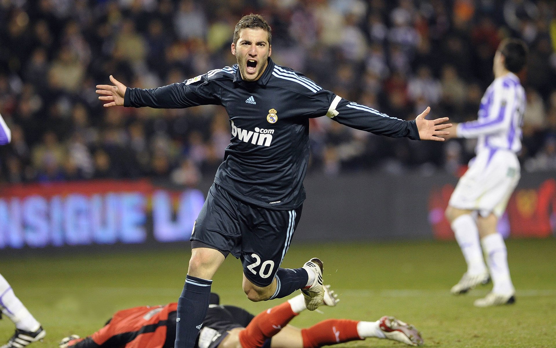 巴萨血拼巴西,福登关键进球定乾坤,一场定义时代的战术博弈